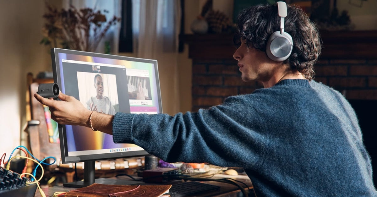 HP desktop workstation in use